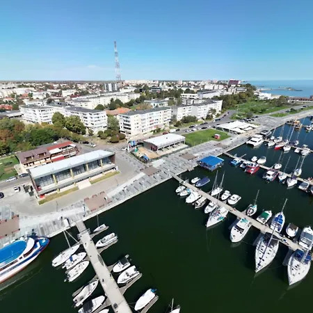 Apartman Mari's By The Sea *